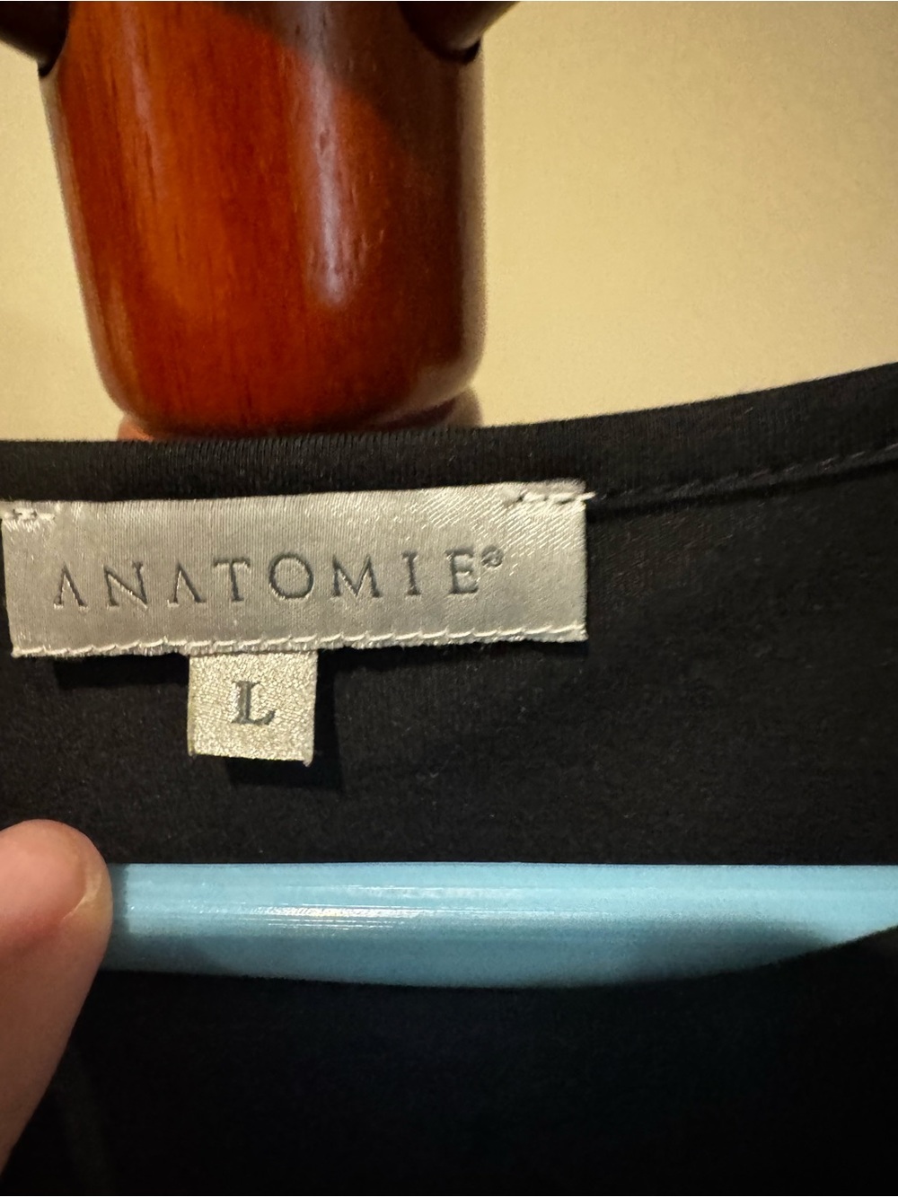 Anatomie Black Short-Sleeve Tee with Satin Shoulder Panels - Picture 4 of 6